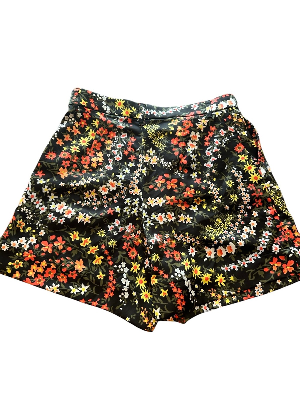 A.T.M. floral print ladies shorts size 2 romantic cottagecore designer pockets